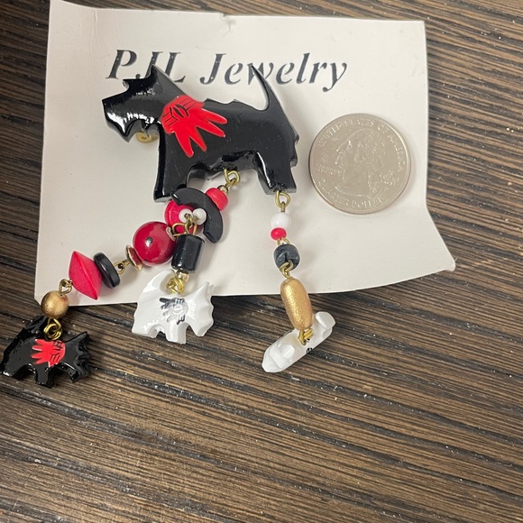 Scottie’s pin - Picture 3 of 3